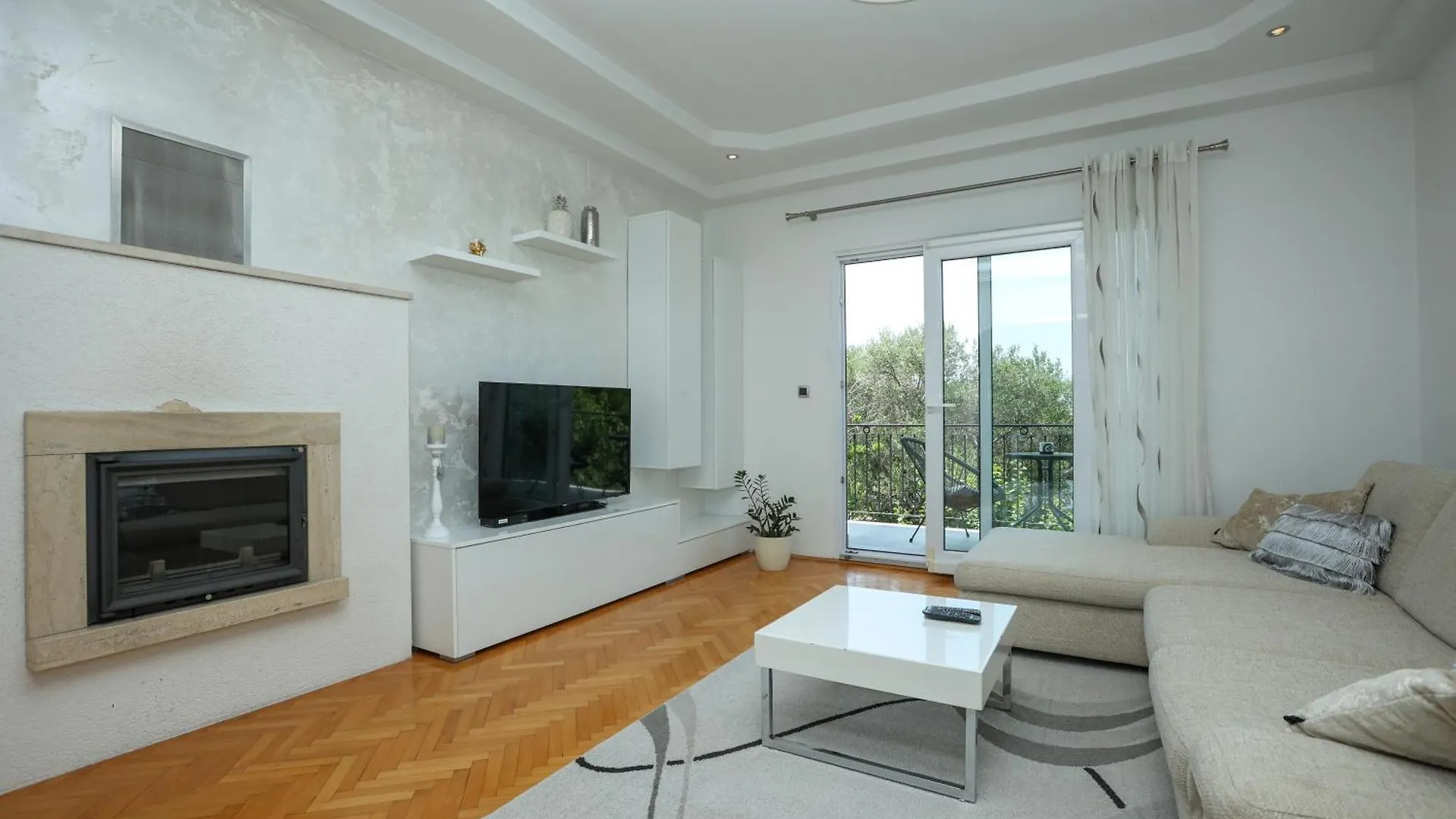 Rs Two Bedroom Apartment Sukosan