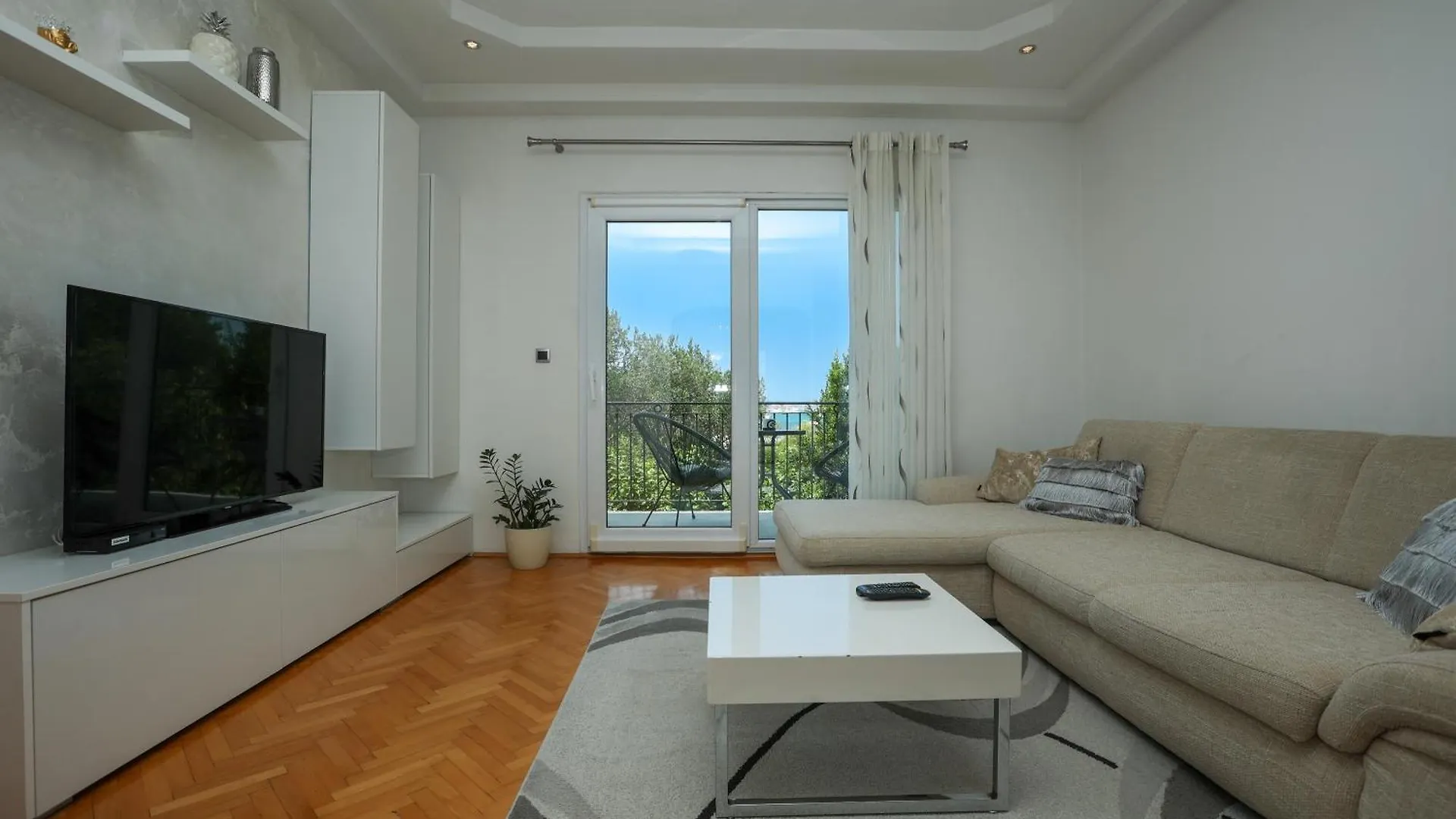 Rs Two Bedroom Apartment 0*, Sukosan