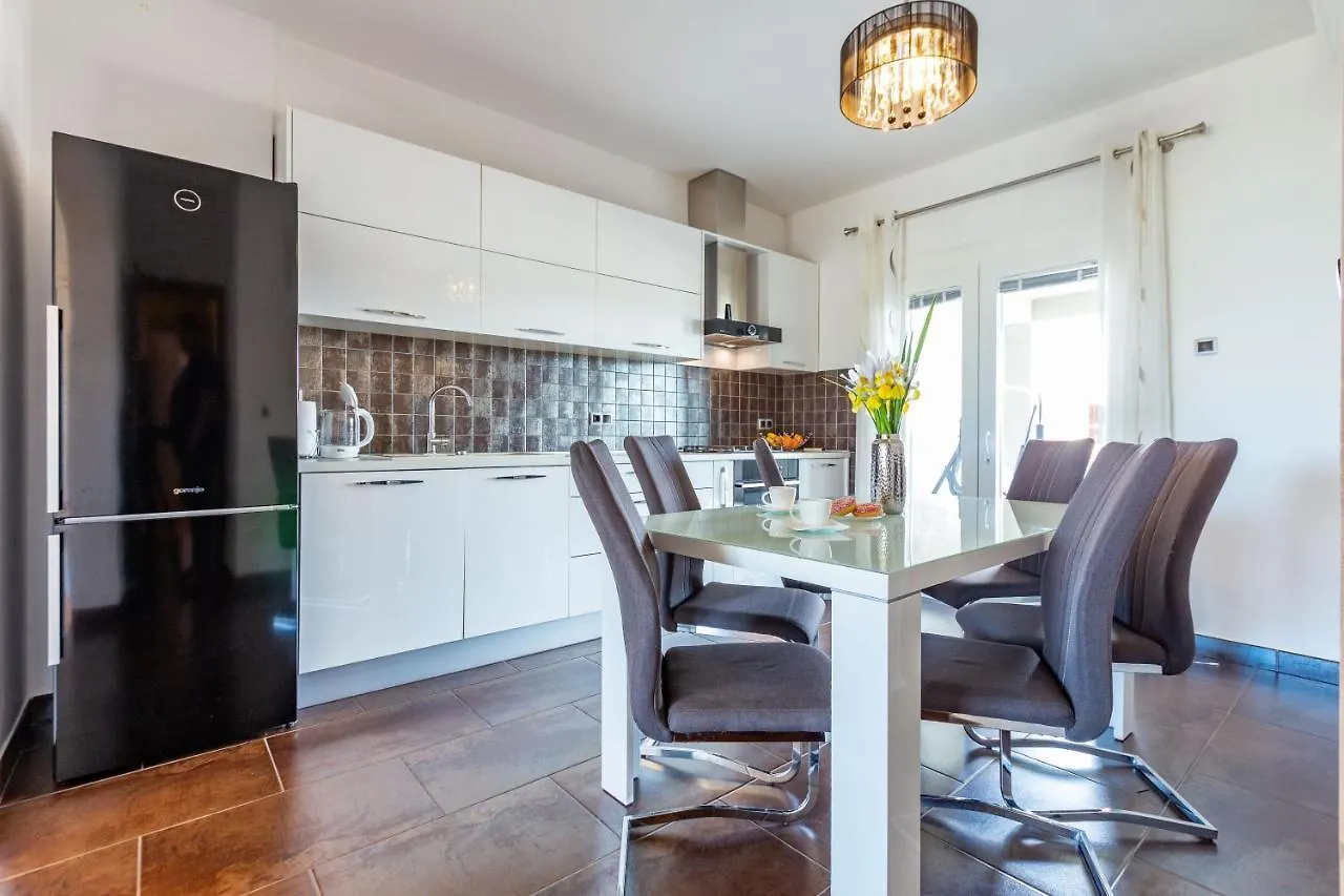 Rs Two Bedroom Apartment Sukošan