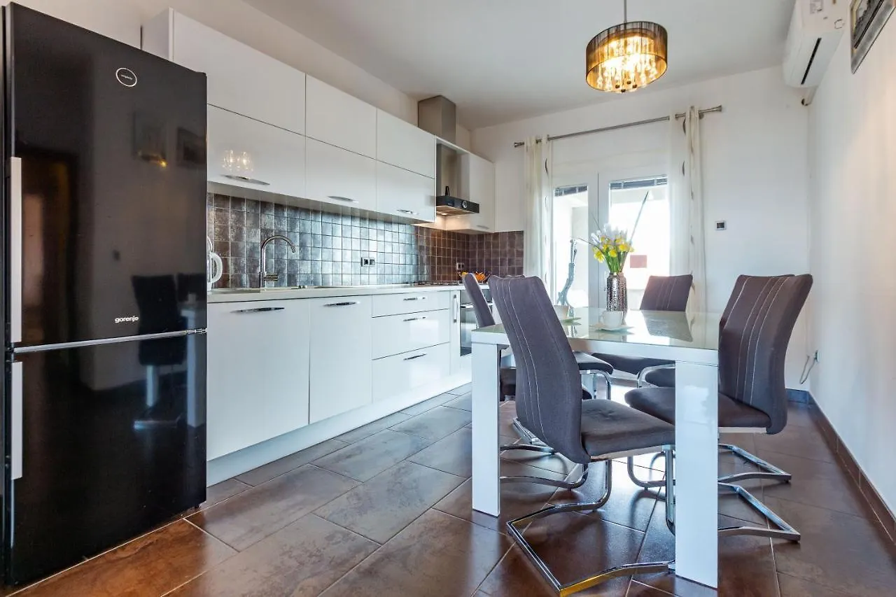 Rs Two Bedroom Apartment Sukošan