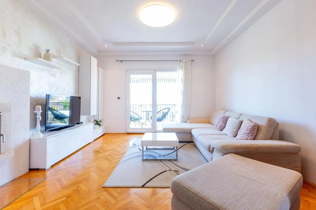 Rs Two Bedroom Apartment Sukošan