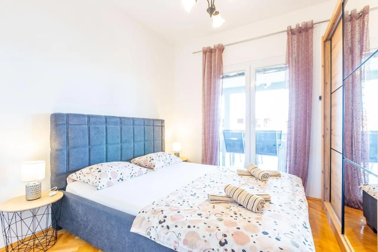 Rs Two Bedroom Apartment Sukošan
