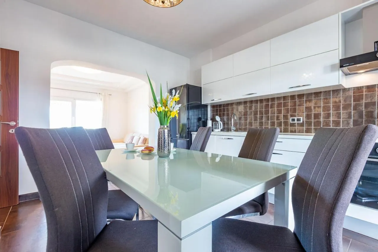 Rs Two Bedroom Apartment Sukošan