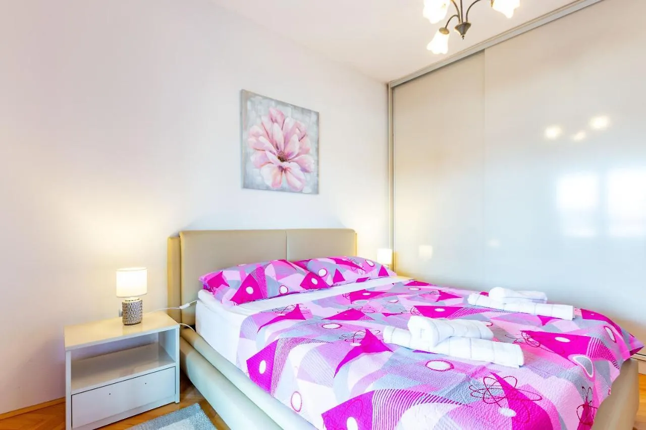 Rs Two Bedroom Apartment Sukosan 0*,