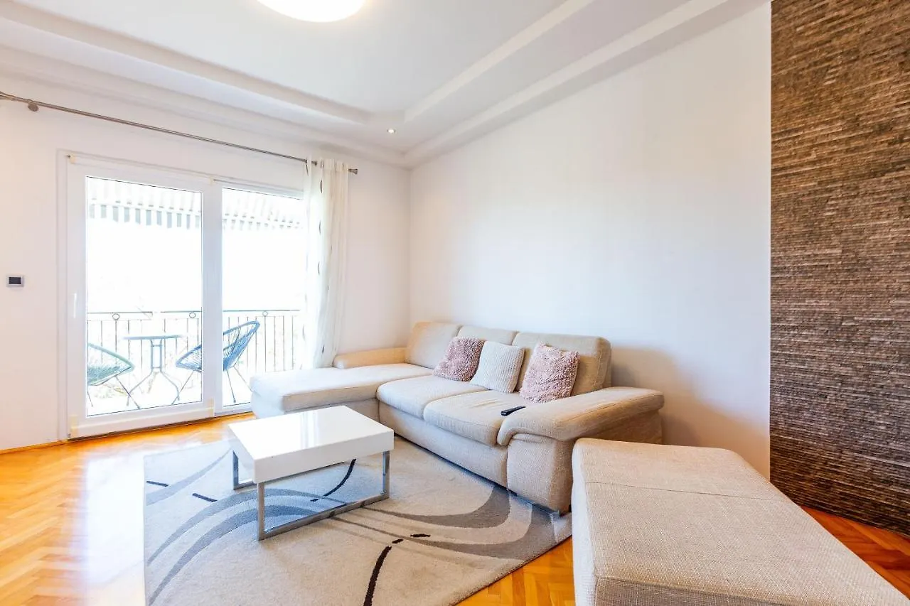 Rs Two Bedroom Apartment Sukošan