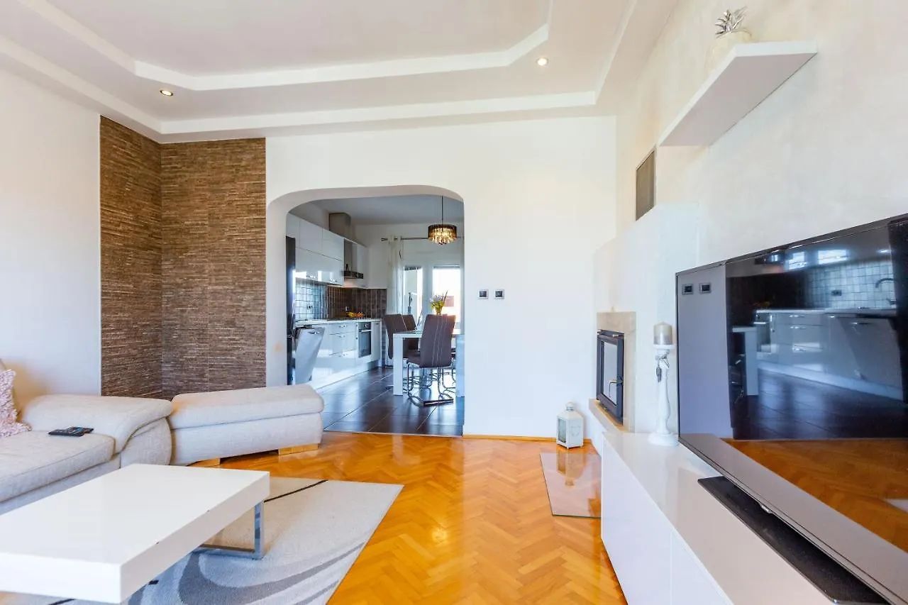 Rs Two Bedroom Apartment Sukošan